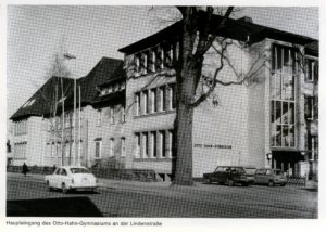 Haupteingang des OHGs an der Lindenstraße (heute Konrad Adenauer Straße; später bis 2010/11 Fritz-Reuter-Realschule)